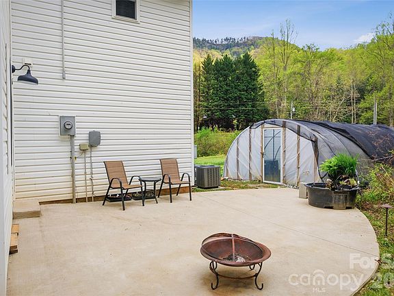 5th image of 6470 Stone Mountain Rd
