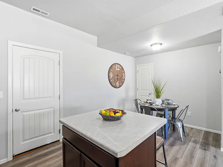 7375 Forest Meadows Ave — Photo 13