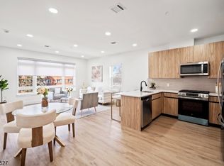 310 W Jersey St #404, Elizabeth, NJ 07202