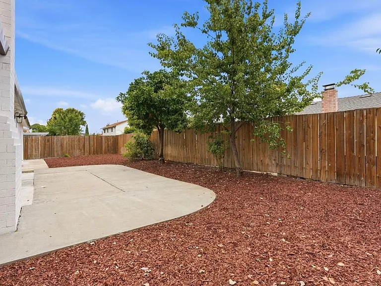 1857 Macduee Way — Photo 38