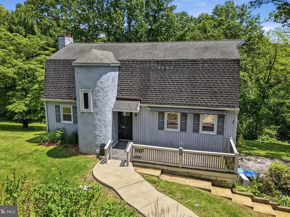 32 Beck Rd, East Fallowfield, PA 19320