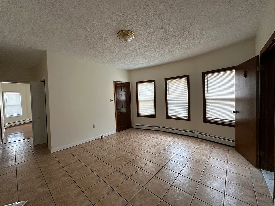 94 Webster St #3