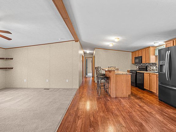 2nd image of 559 Buskirk Rd