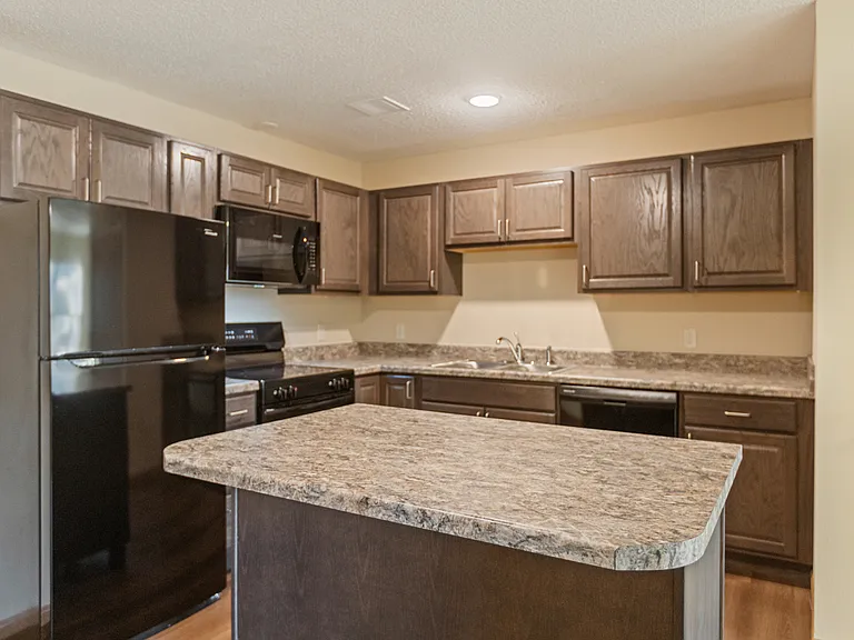 Kenyon Garden Apartments — Photo 3