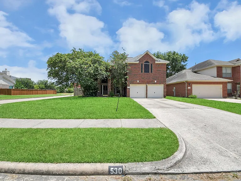 530 Majestic Ridge Dr — Photo 2