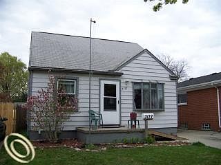 2nd image of 3177 Fort Park Blvd