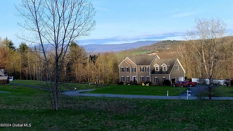 5th image of 8 Sunrise Drive