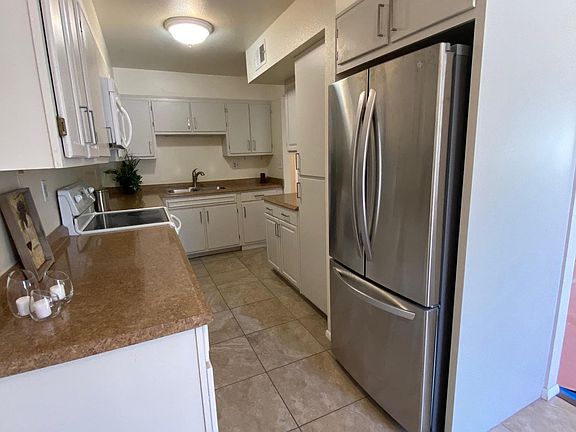 3rd image of 950 S Valencia Unit 8