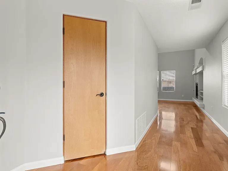 7127 Calle Alegria NE — Photo 5