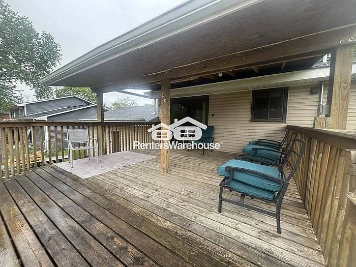 1885 Clarence St — Photo 28