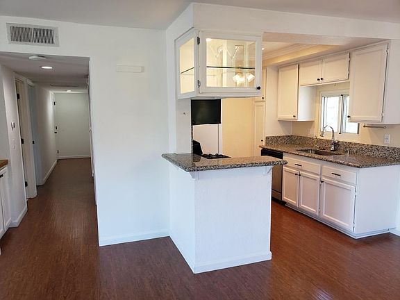 5th image of 2957 Columbia St #2X