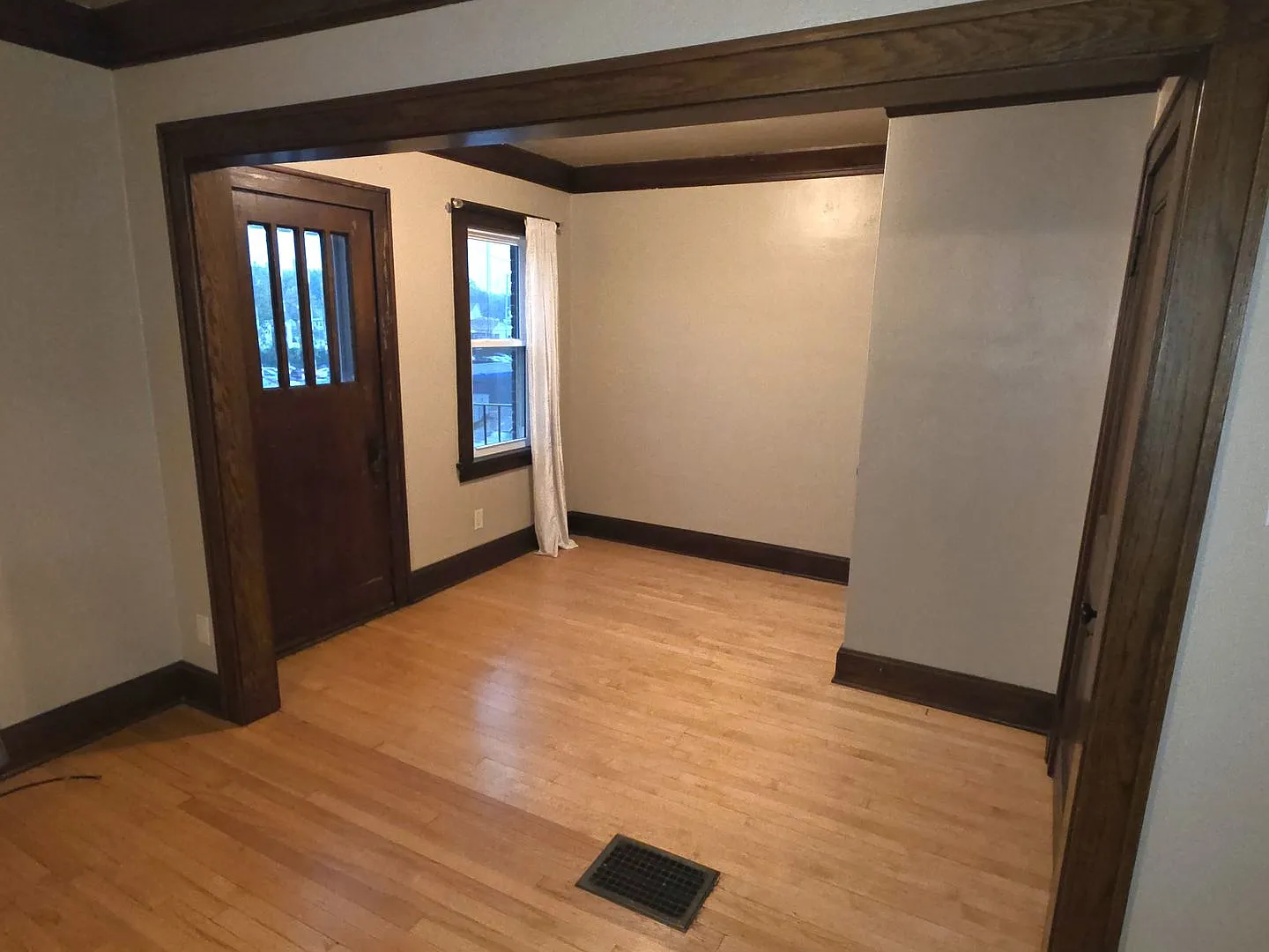 2 bedroom West Allis upper — Photo 4