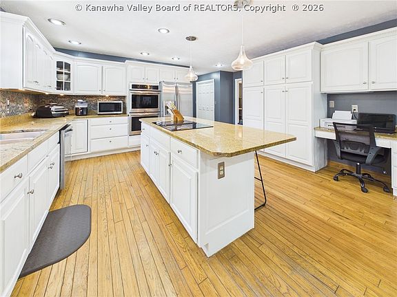 5th image of 416 Arrowhead Dr