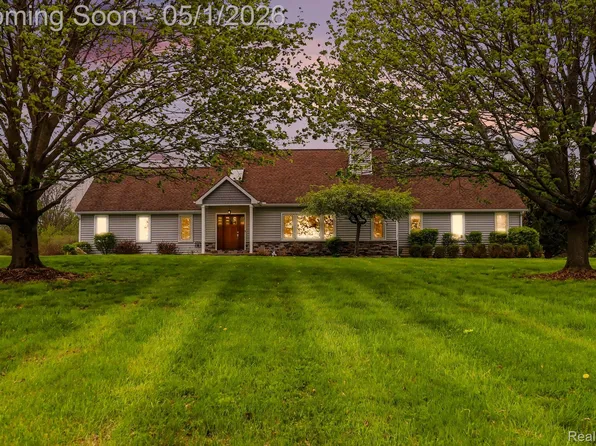 10741 W Braemar Dr, Holly, MI 48442