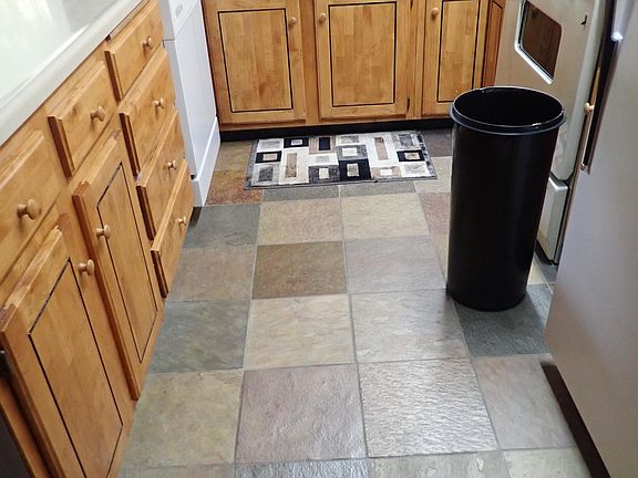 all electric appliances, tiled kitchen floor