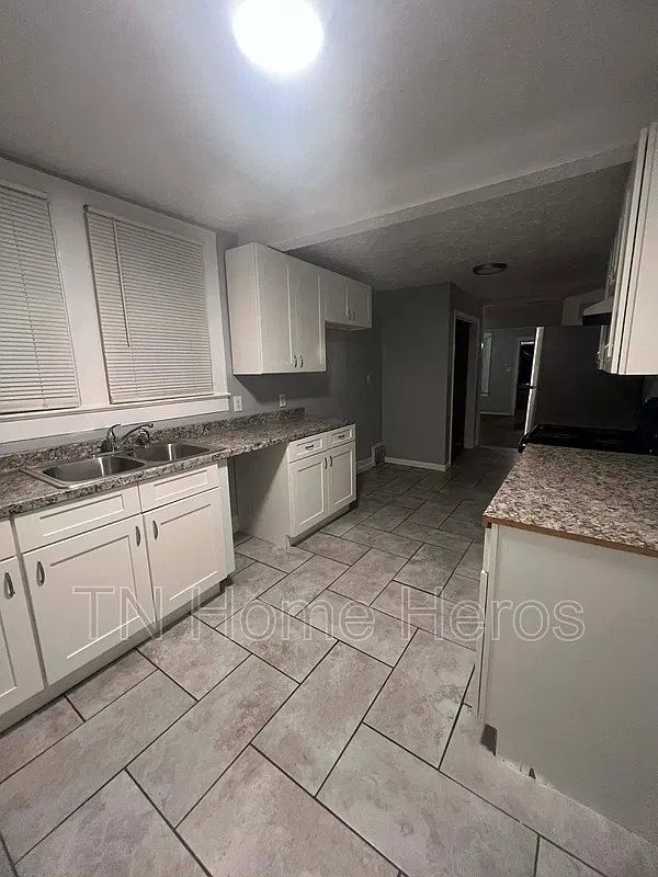 3 bed, 2.5 bath, 1250 sqft, $1,950 — Photo 2