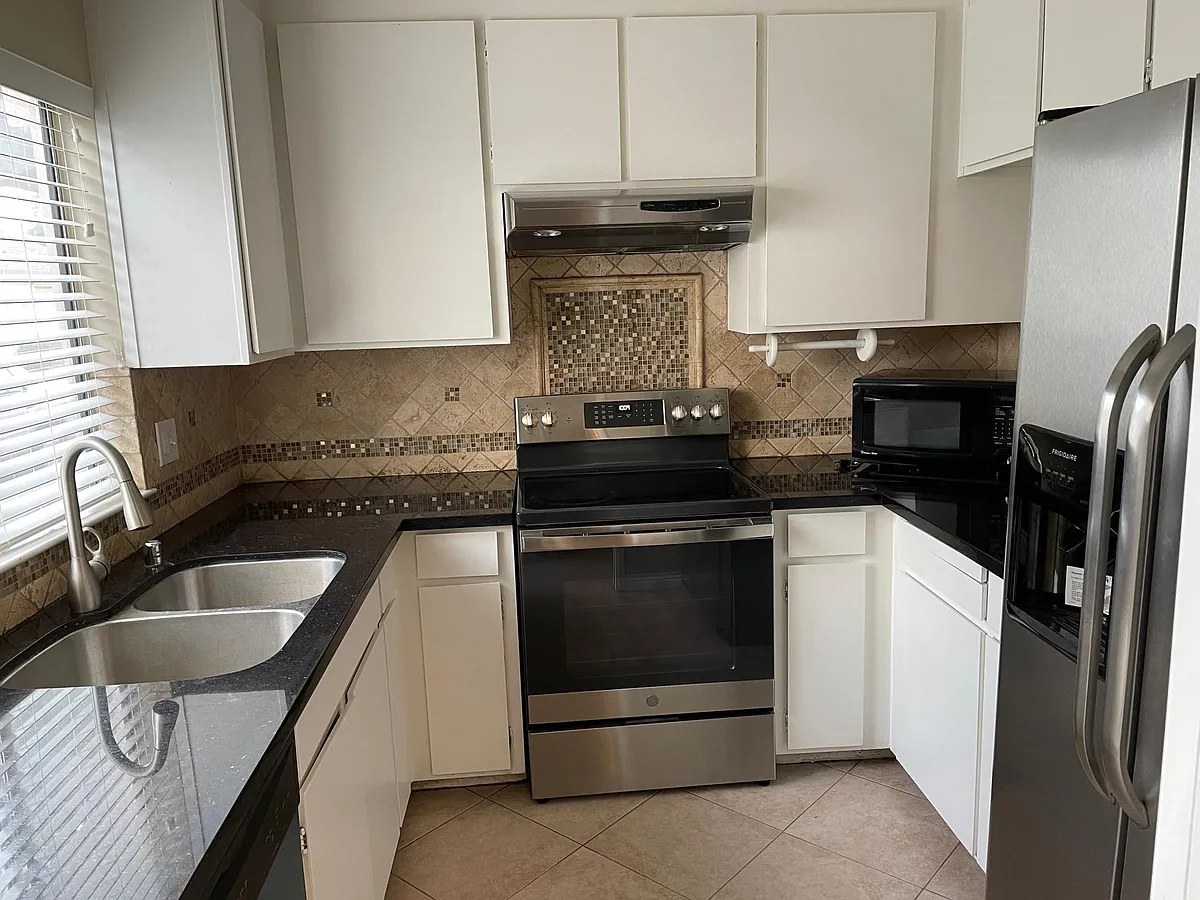 Building Photo - 724 Winstead Ter