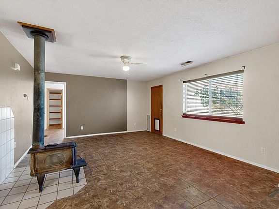 5th image of 13 Barton Ct