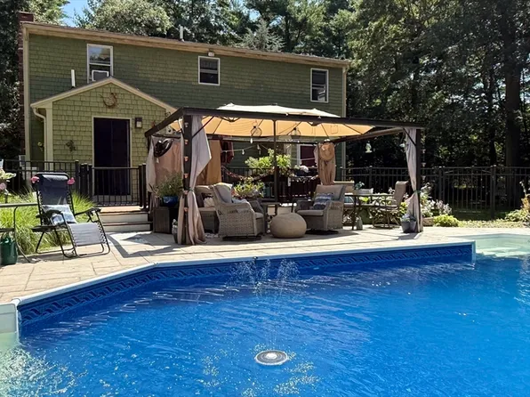 56 Macomber St, Berkley, MA 02779