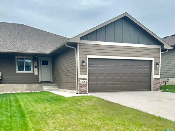 1206 N Brennan Ct, Sioux Falls, SD 57110