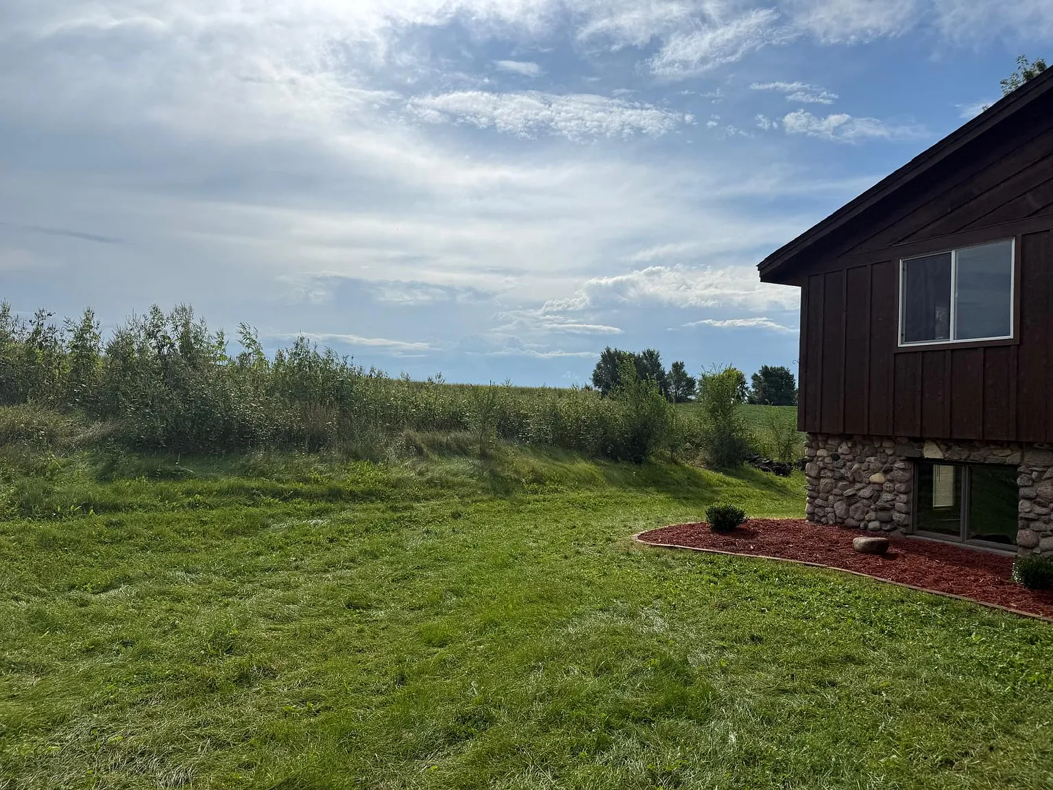 4 bed, 1.5 bath, 2500 sqft, $2,700 — Photo 3