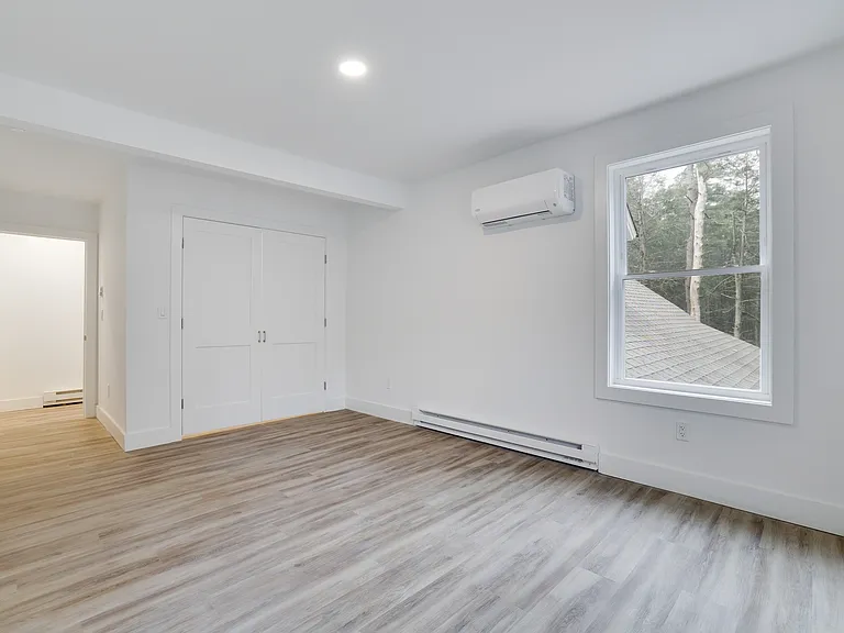 127 Evergreen Ln #4 — Photo 8