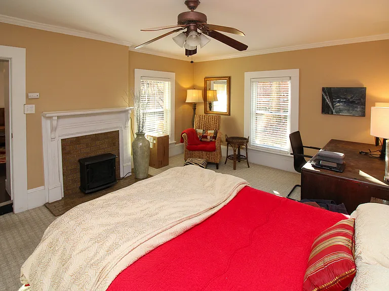 147 E Chestnut St #8 — Photo 8