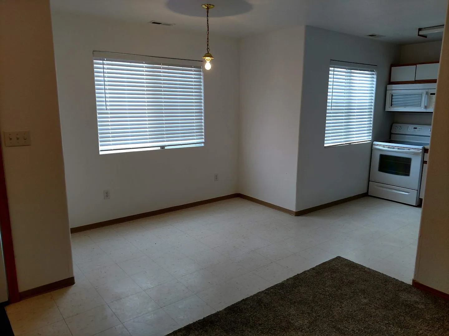 2 bed, 1.0 bath, 856 sqft, $1,400 — Photo 3