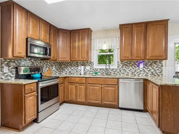 251 Gena Ct, Newport News, VA 23602