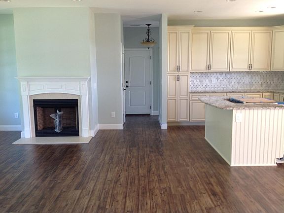 Coming from the 2 side bedrooms looking into the dining area , kitchen and living room.