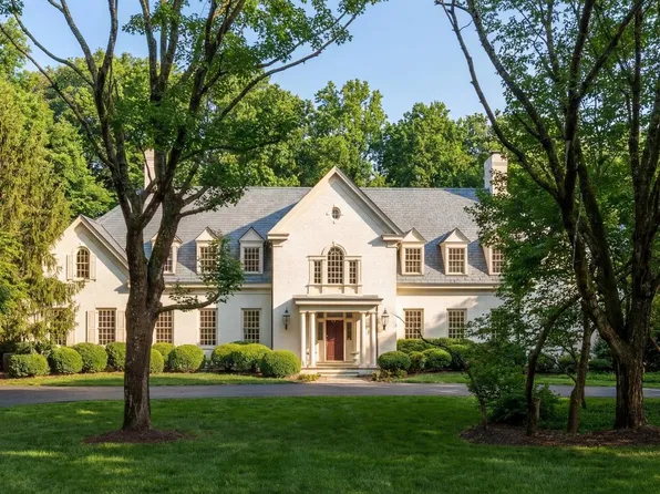 8600 Country Club Dr, Bethesda, MD 20817