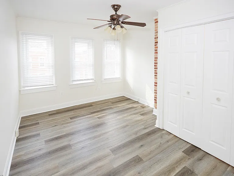 1141 W Hamburg St — Photo 20