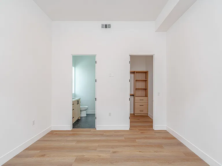 614 1/2 N Rampart Blvd — Photo 16