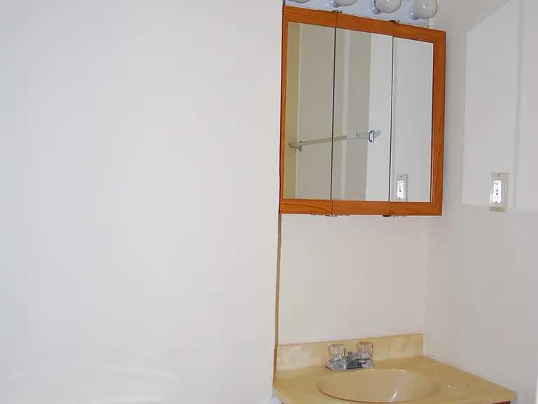 109 Ralph Dr — Photo 2