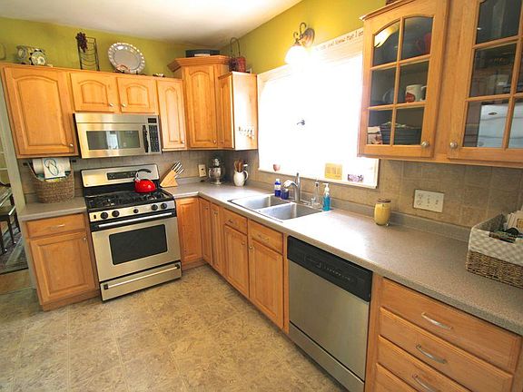 3rd image of 1549 N 122nd St