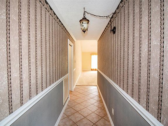 4th image of 5510 Thornwood Cir