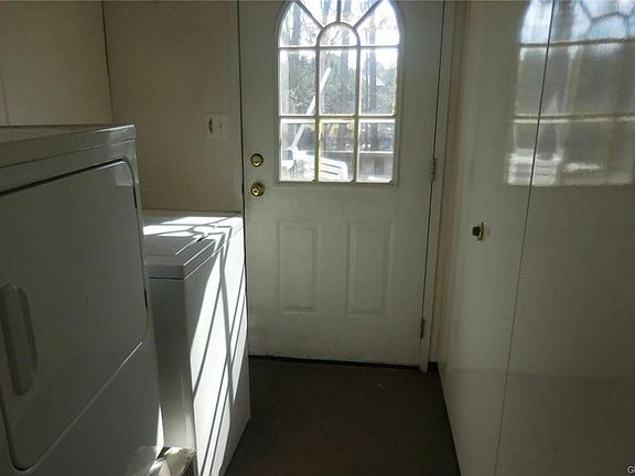 5th image of 4393 Woodland Cir