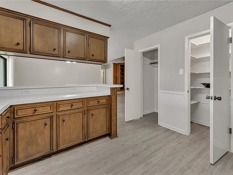 2312 Windsor Dr — Photo 7