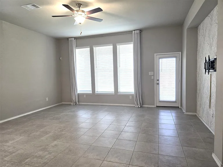 8711 Fox Trail Dr — Photo 9