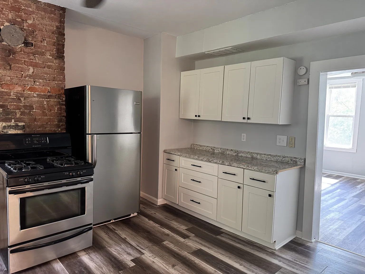 3 bed, 1.5 bath, 1518 sqft, $1,900 — Photo 3
