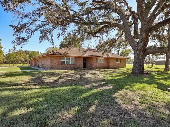 1043 S Columbia Dr, West Columbia, TX 77486