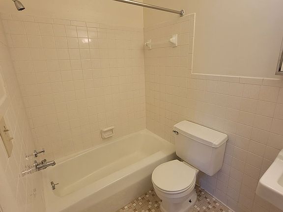 5th image of 611 Clay St SE APT 7