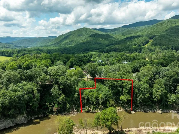 765 River Rd, Hot Springs, NC 28743