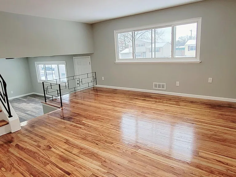 1116 Greentree Rd — Photo 20