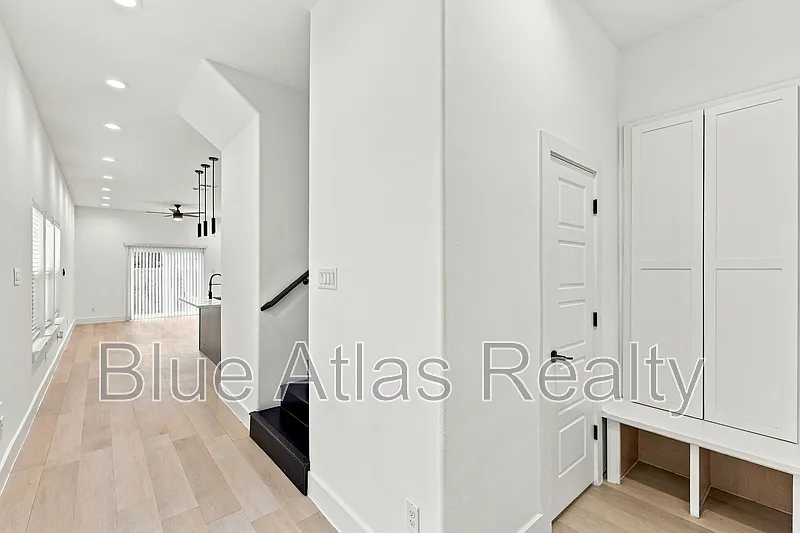 3 bed, 2.5 bath, 1512 sqft, $2,495 — Photo 2