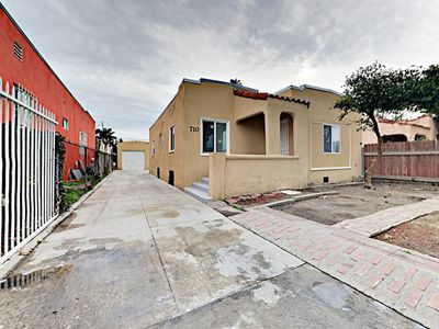 710 E 85th St, Los Angeles, CA, 90001