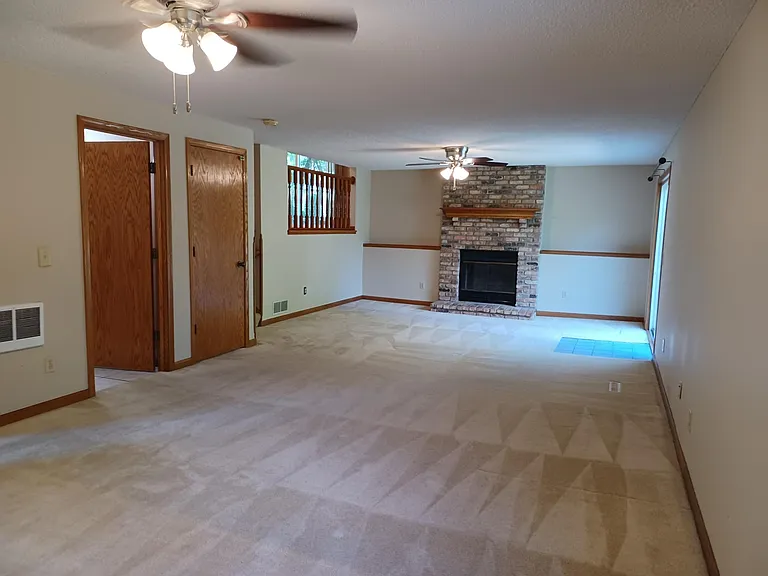 14331 Utica Ave — Photo 7