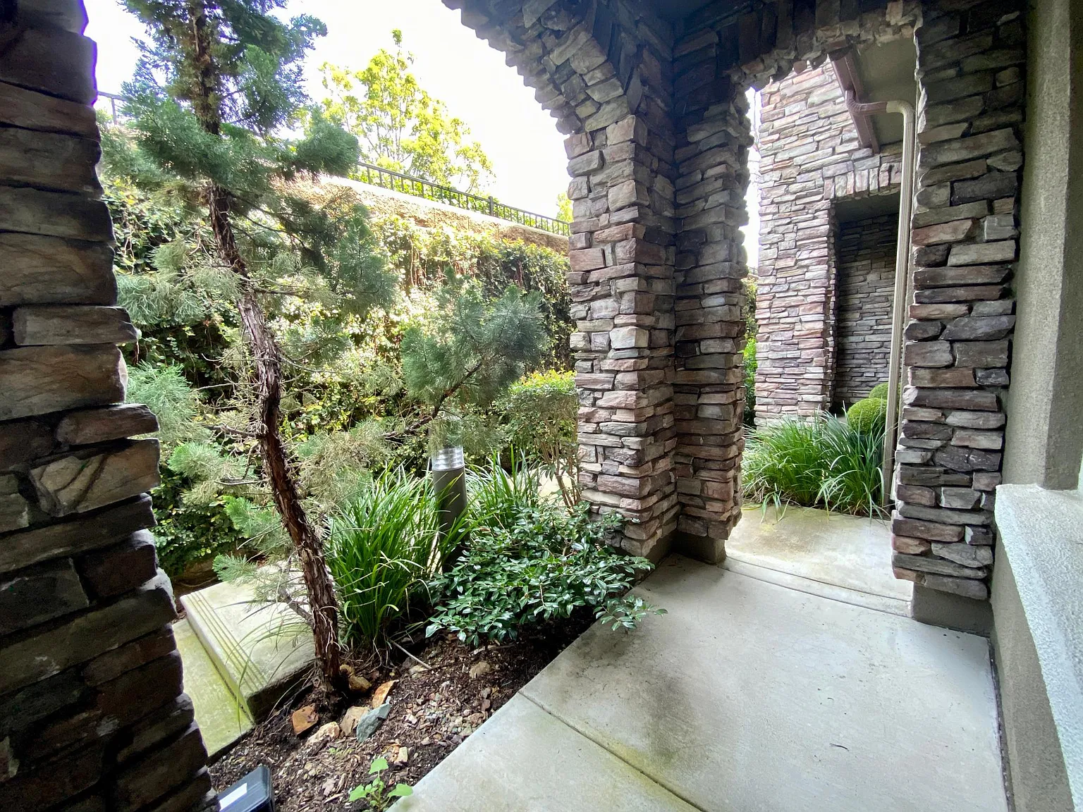 3 bed, 1603 sqft, $3,850 — Photo 3