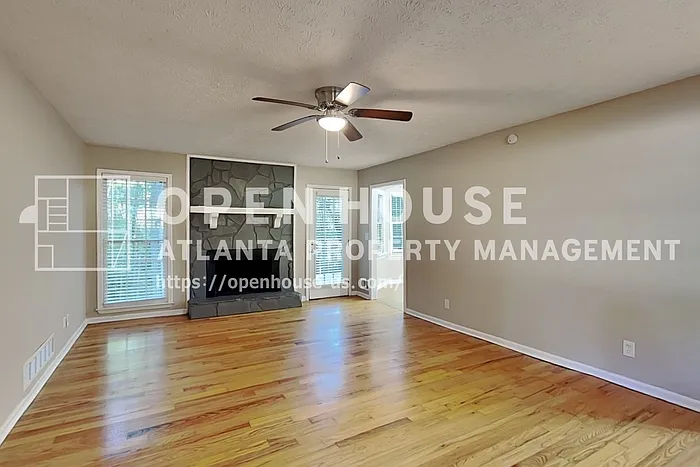 3 bed, 2.0 bath, 1316 sqft, $1,975 — Photo 4
