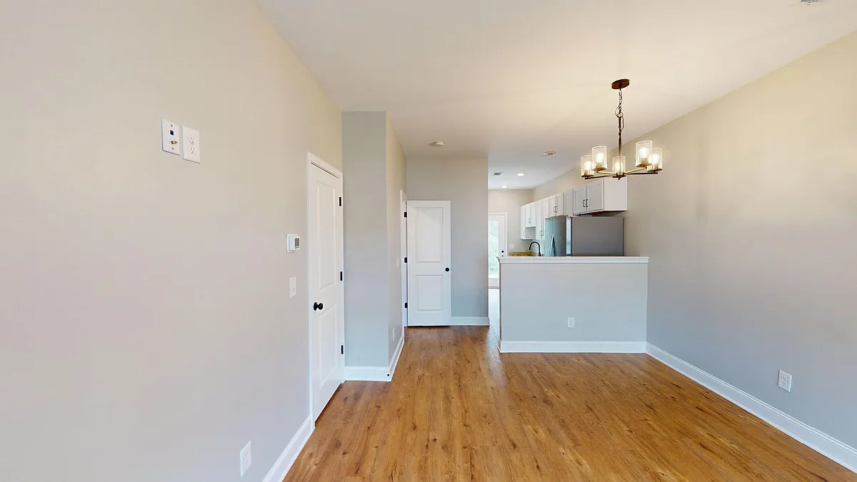 Building Photo - 842 Levitan Dr